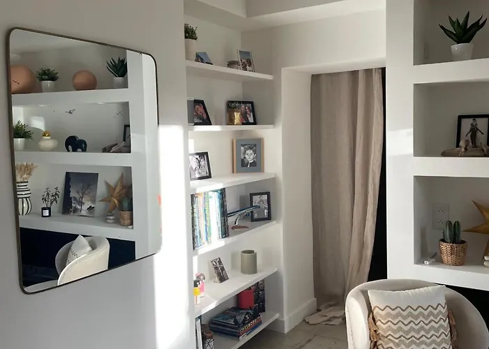 Vaste Et Bel En Plein Centre-ville De *